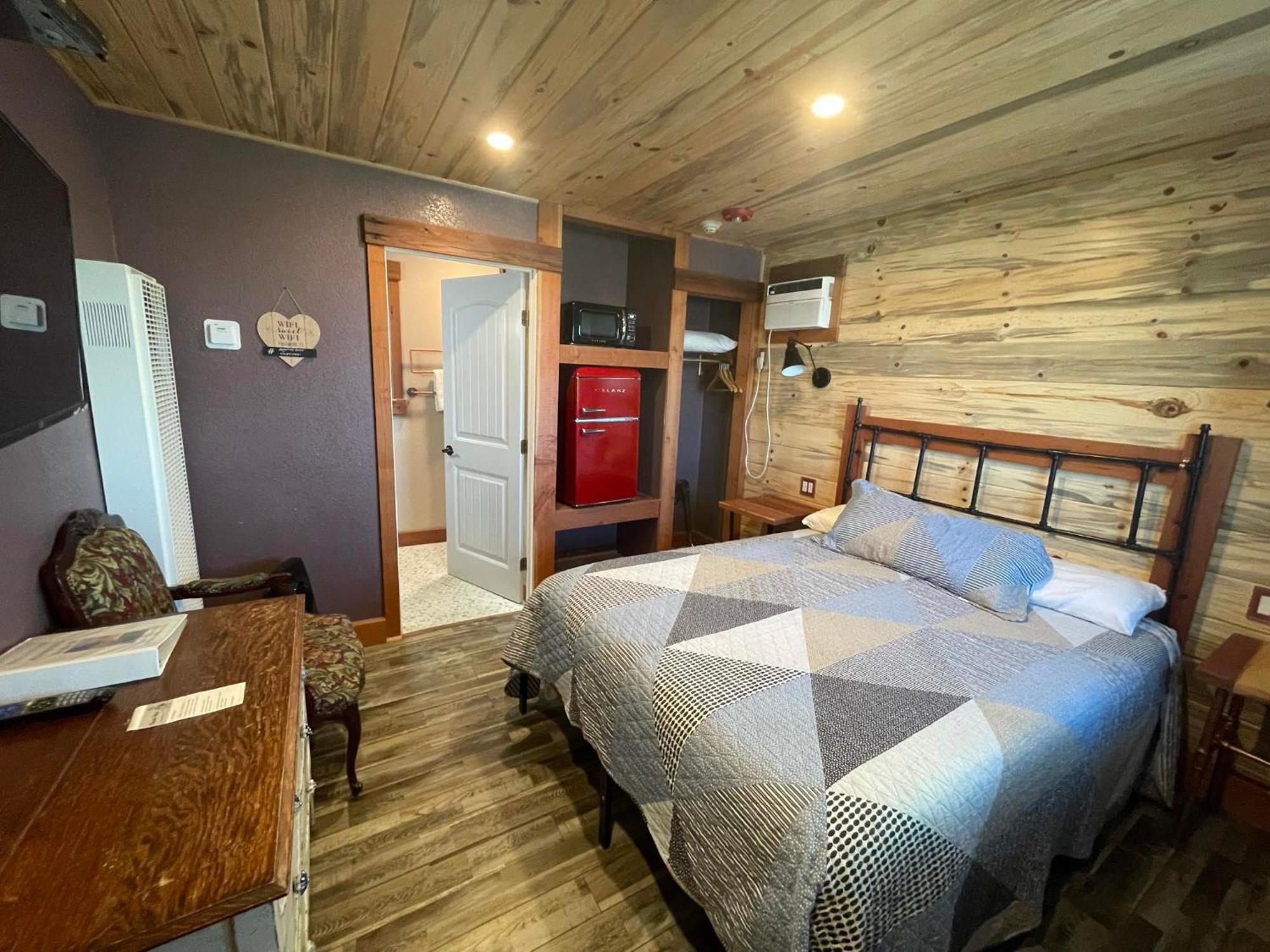 Sugarloaf Mountain Motel เวอร์จิเนียซิตี้ ภายนอก รูปภาพ
